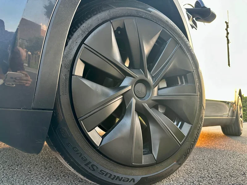 Tesla Model Y — фото 19
