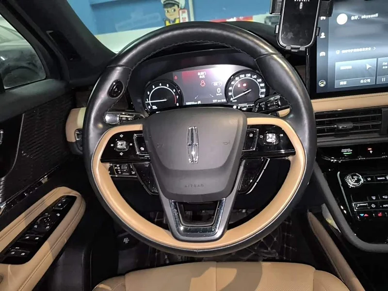 Jeep Renegade — фото 11
