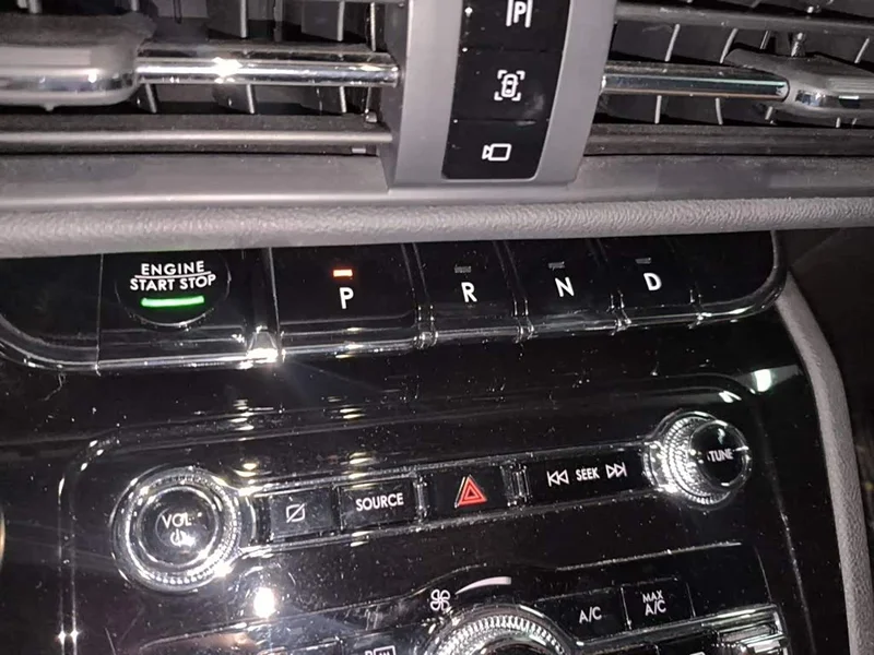 Jeep Renegade — фото 15