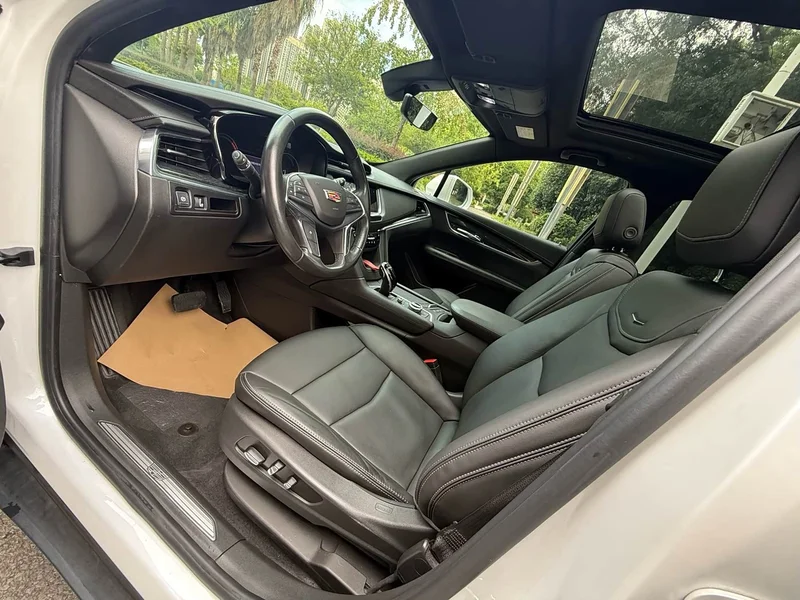Cadillac XT5 — фото 8