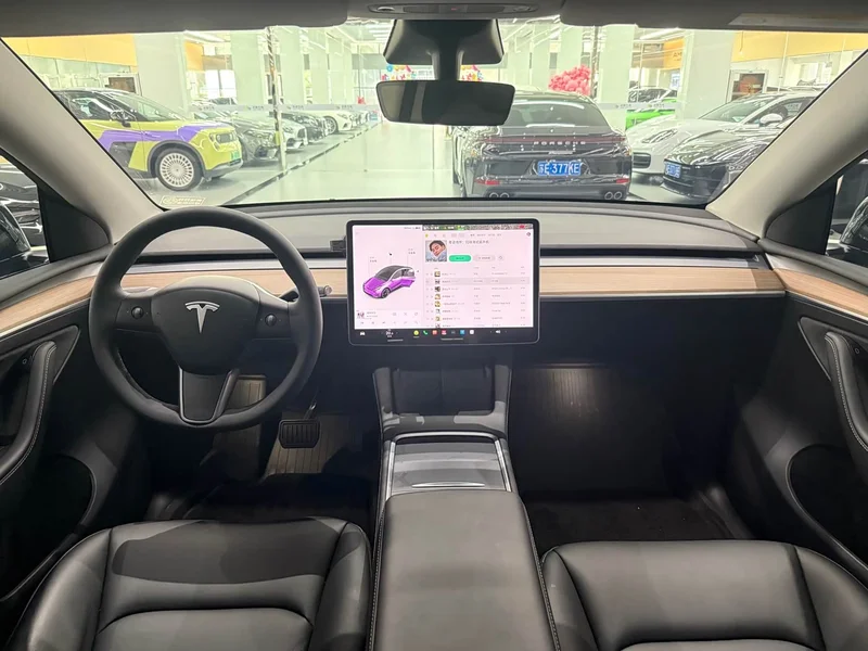 Tesla Model Y — фото 6