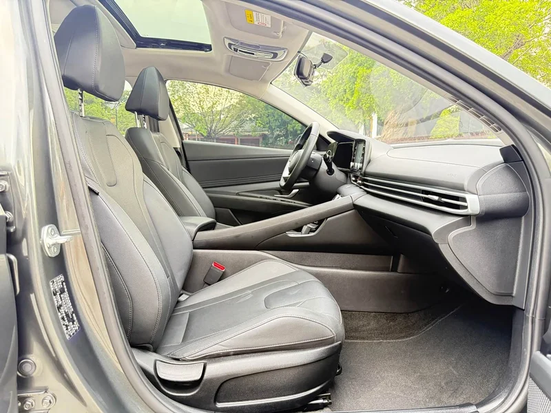 Hyundai Elantra — фото 12