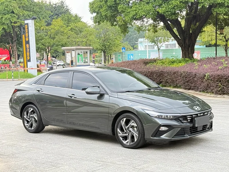 Hyundai Elantra — фото 3
