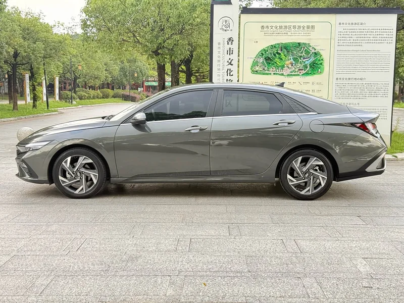 Hyundai Elantra — фото 7