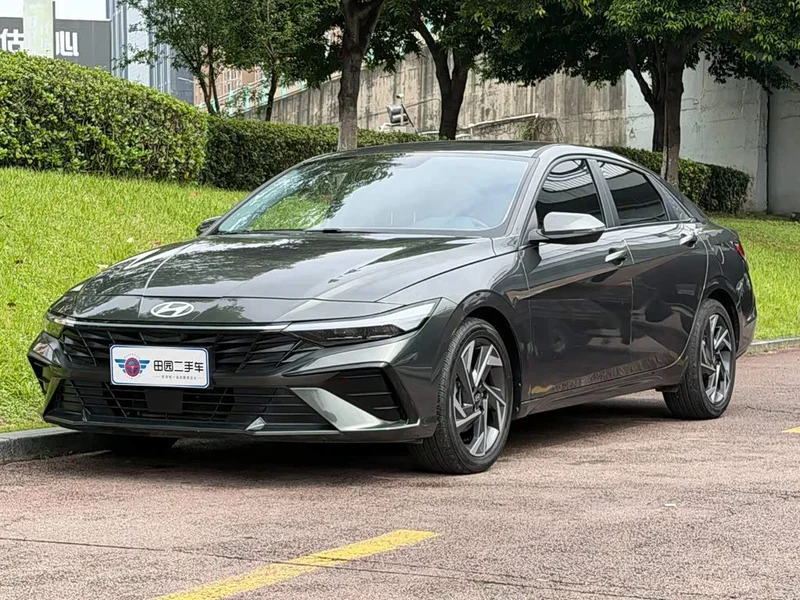 Hyundai Elantra — фото 1