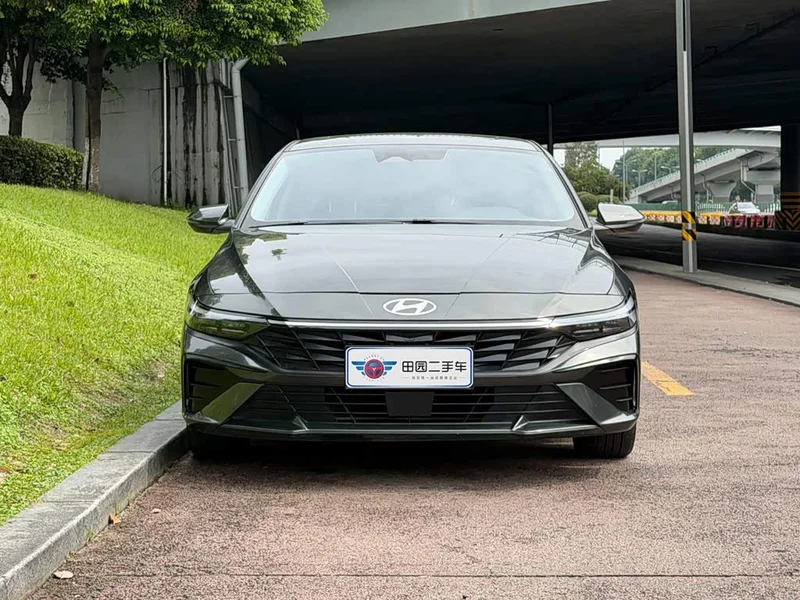 Hyundai Elantra — фото 2