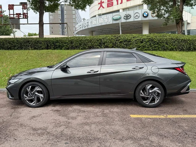 Hyundai Elantra — фото 3