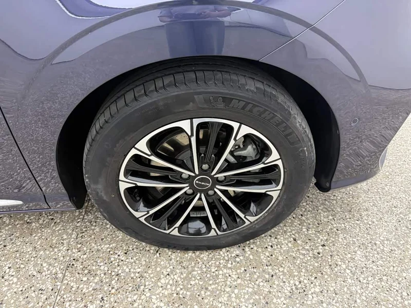 Roewe iMAX8 — фото 14