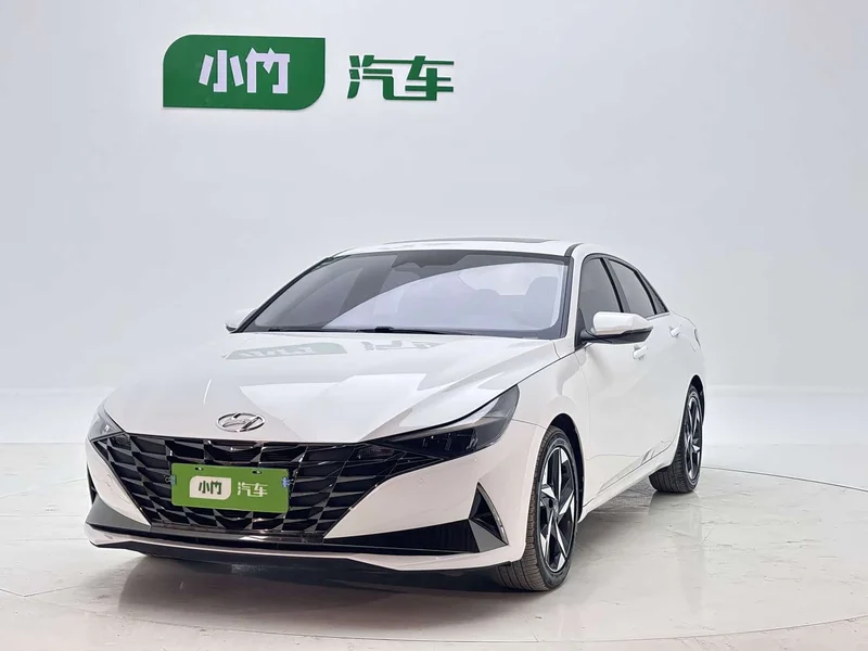 Hyundai Elantra — фото 1