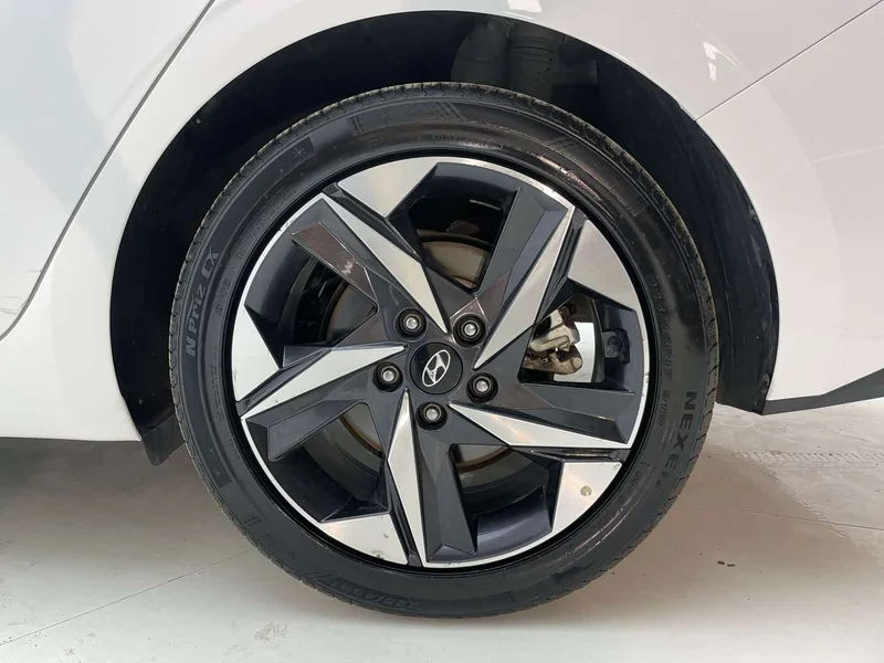 Hyundai Elantra — фото 23