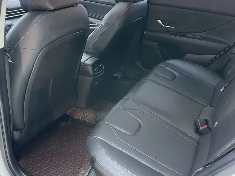 Hyundai Elantra — фото 25