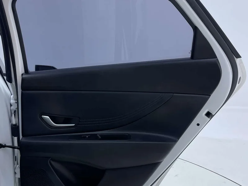 Hyundai Elantra — фото 30