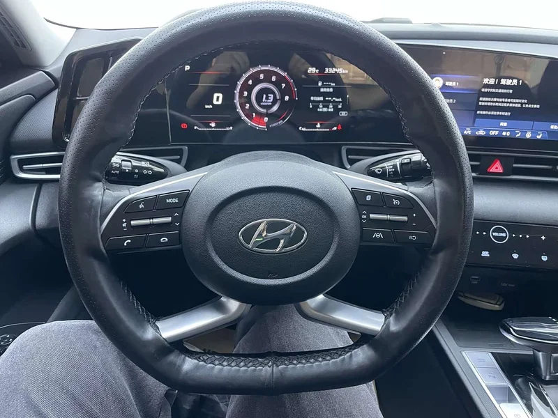 Hyundai Elantra — фото 9