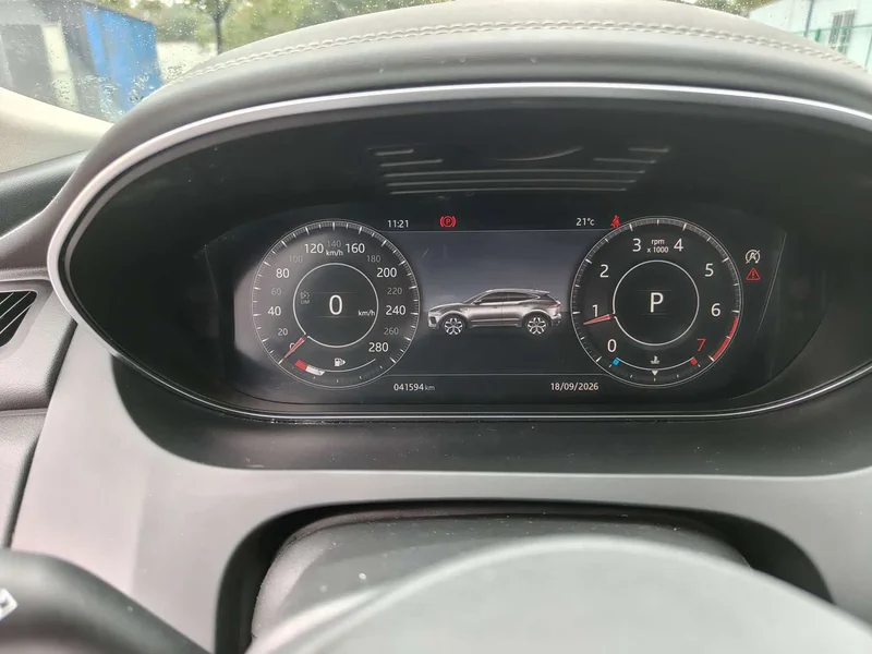 Jaguar E-PACE — фото 11