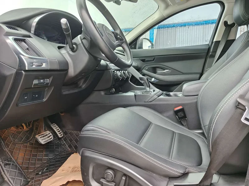Jaguar E-PACE — фото 14