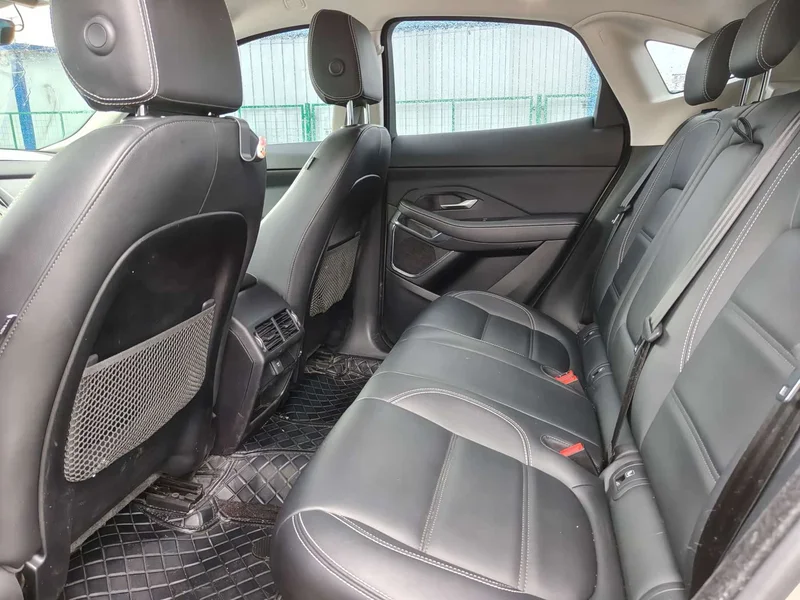 Jaguar E-PACE — фото 15