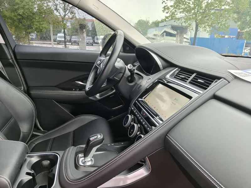 Jaguar E-PACE — фото 19