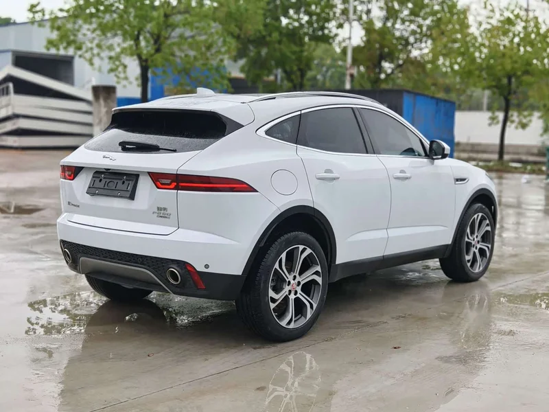 Jaguar E-PACE — фото 6