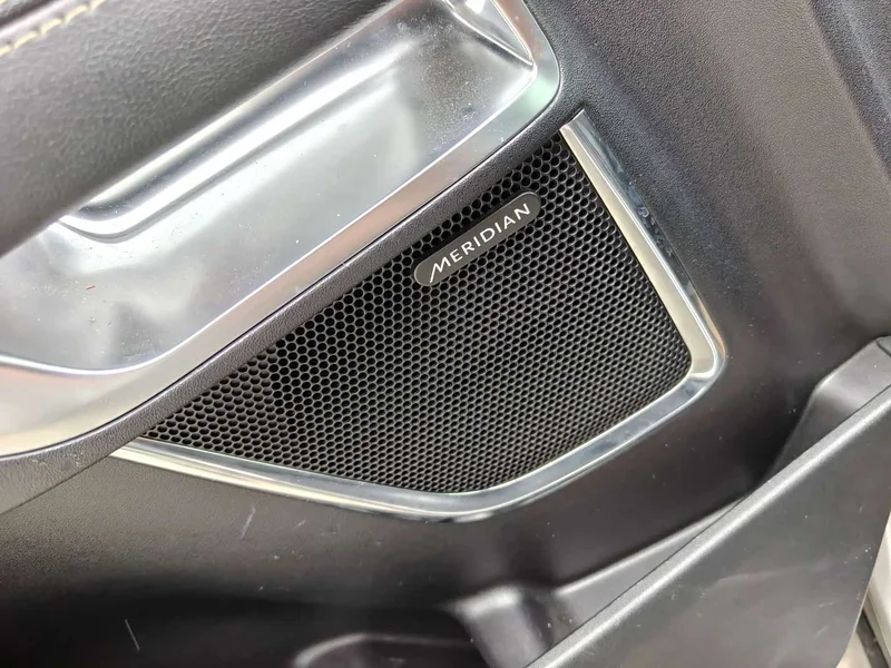 Jaguar E-PACE — фото 10