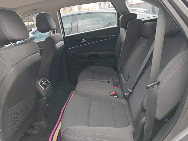 Kia Sorento — фото 11