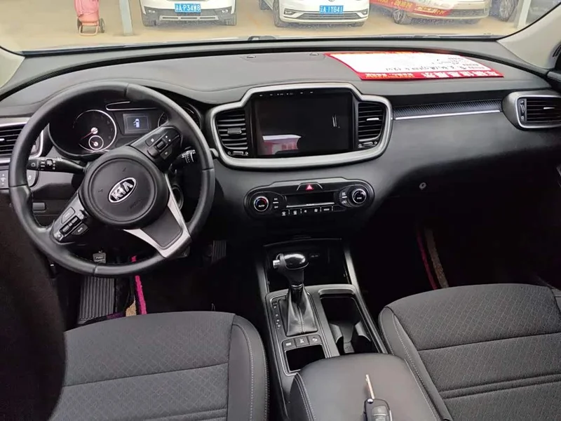 Kia Sorento — фото 12