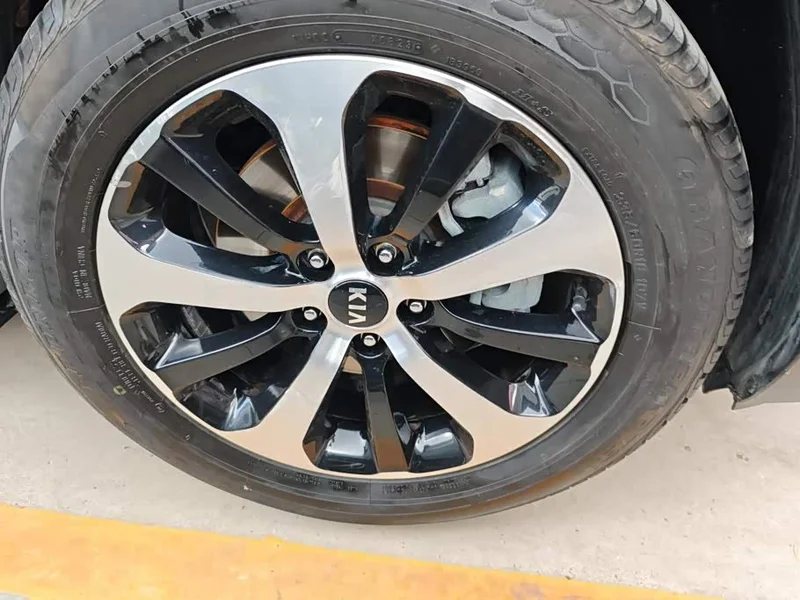 Kia Sorento — фото 6