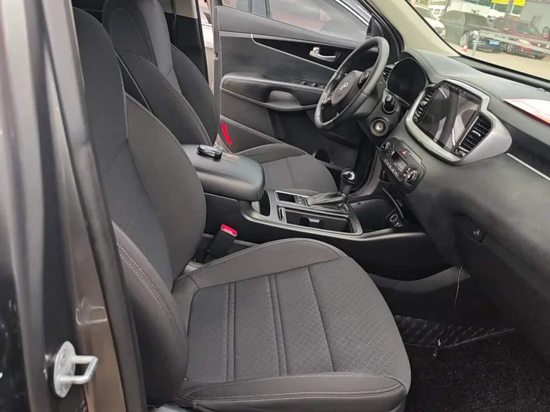 Kia Sorento — фото 8