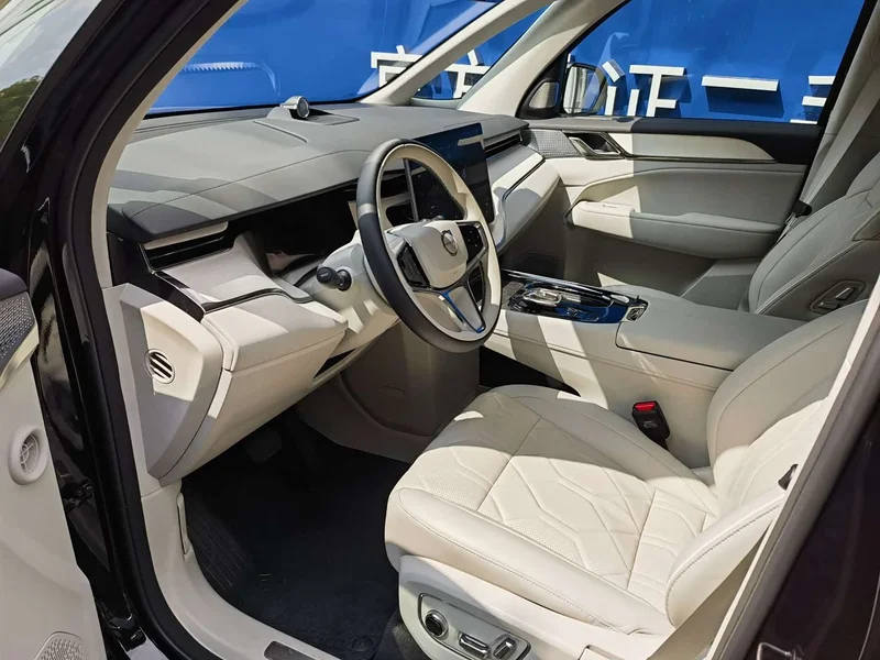 Volvo EM90 — фото 10