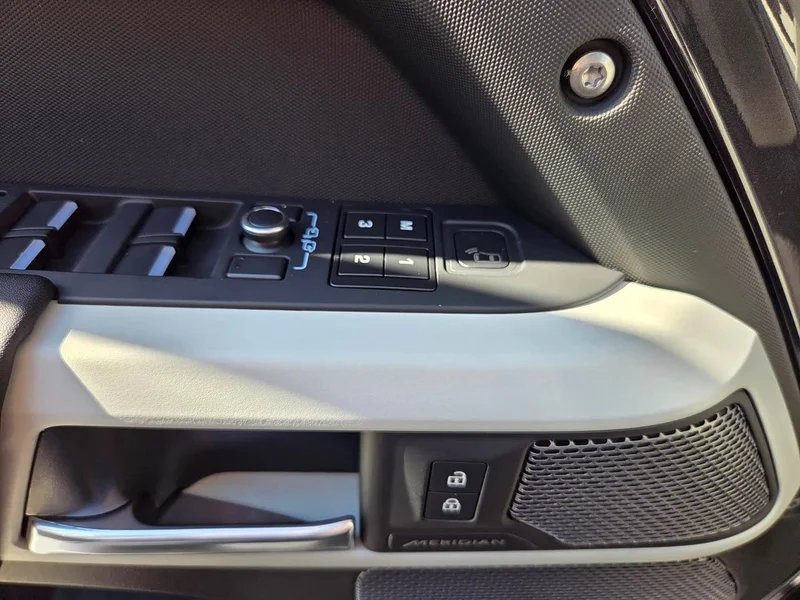 Land Rover Defender — фото 14