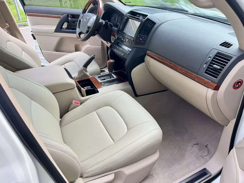 Toyota Land Cruiser (Imported) — фото 12