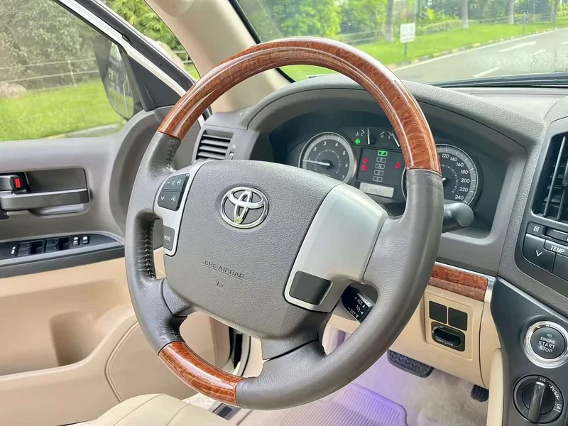 Toyota Land Cruiser (Imported) — фото 13