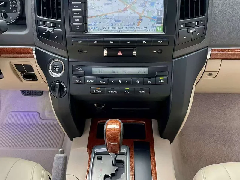 Toyota Land Cruiser (Imported) — фото 15
