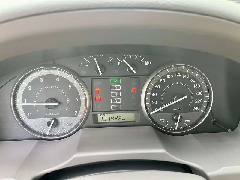 Toyota Land Cruiser (Imported) — фото 16