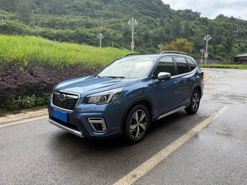 Subaru Forester — фото 1
