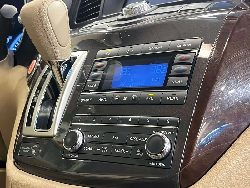 Toyota HiAce GranCabin — фото 14
