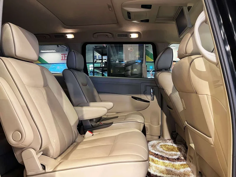 Toyota HiAce GranCabin — фото 18