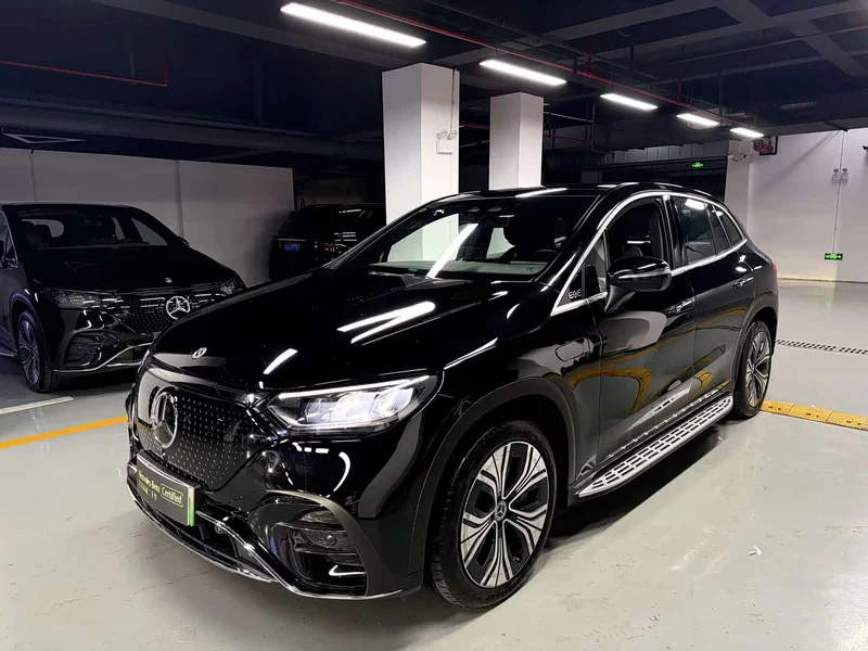 Mercedes-Benz EQE SUV — фото 1