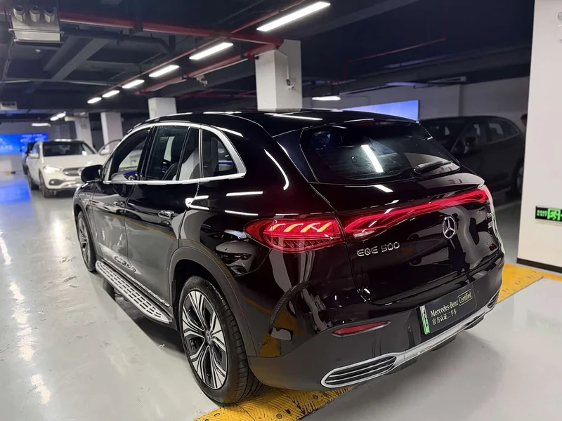 Mercedes-Benz EQE SUV — фото 12