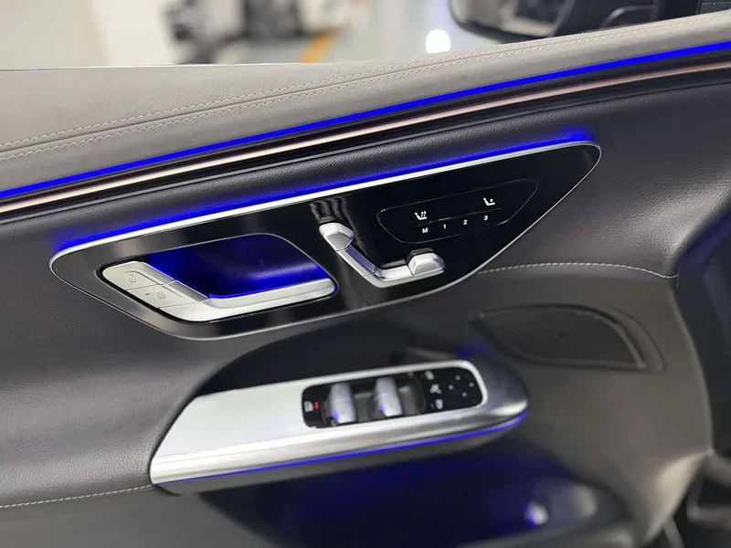 Mercedes-Benz EQE SUV — фото 13