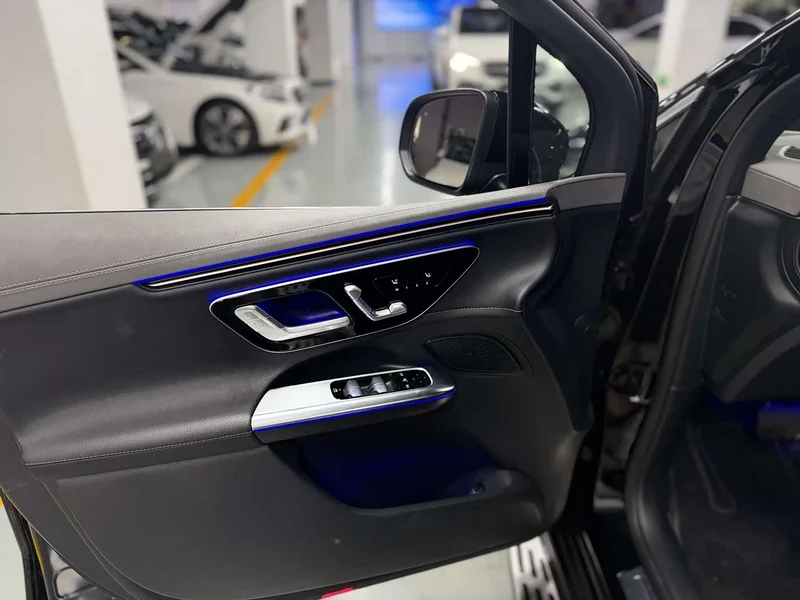 Mercedes-Benz EQE SUV — фото 15