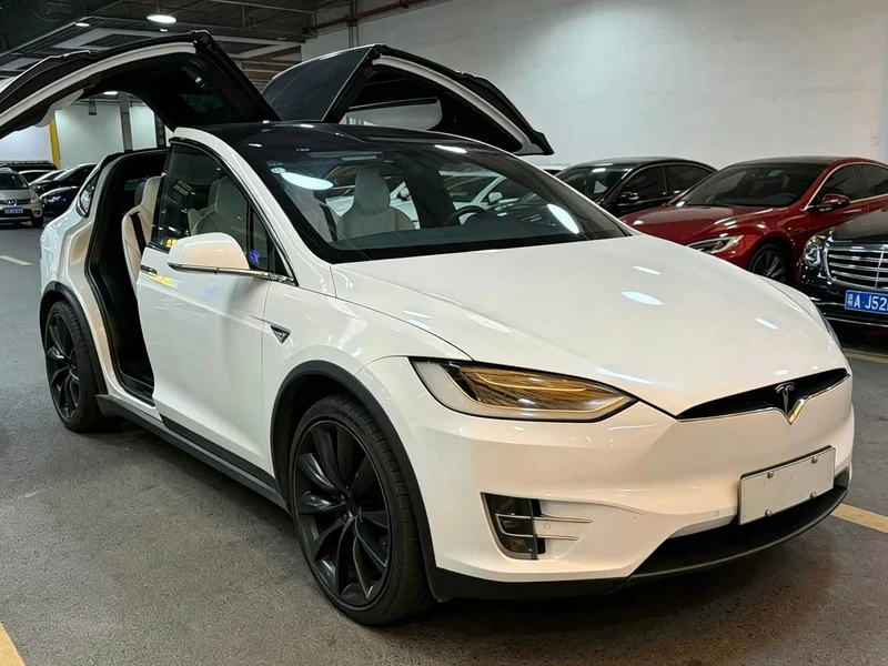 Tesla Model X — фото 2