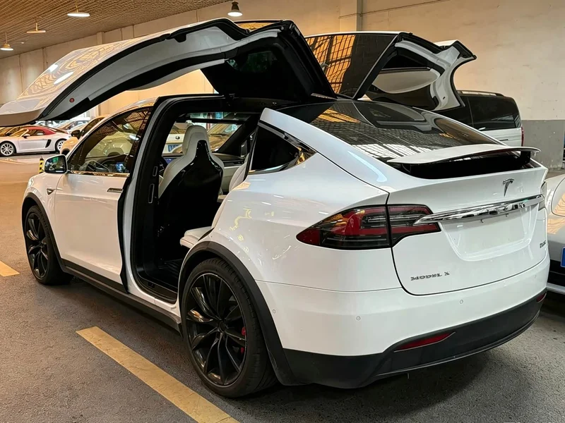 Tesla Model X — фото 3
