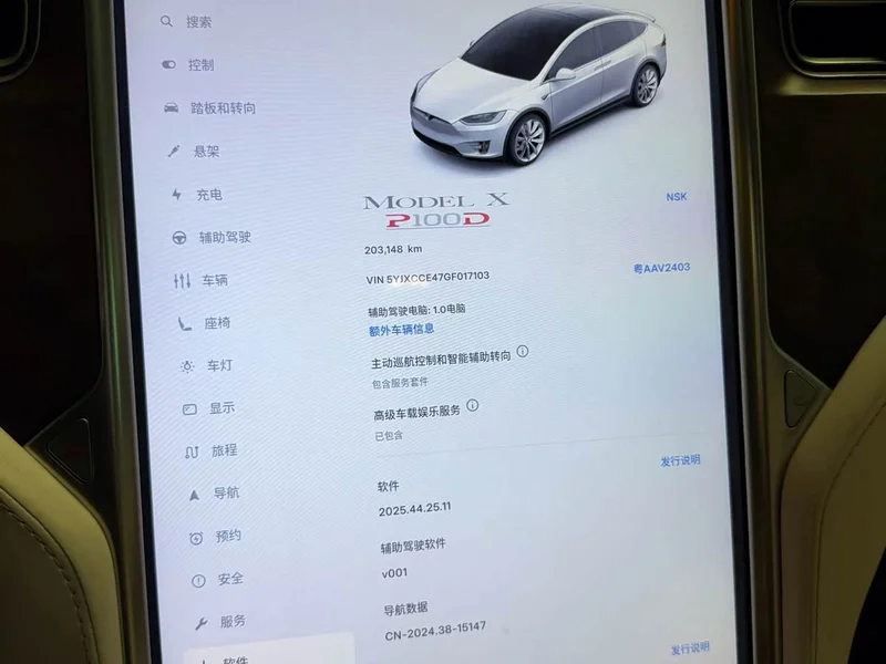 Tesla Model X — фото 9