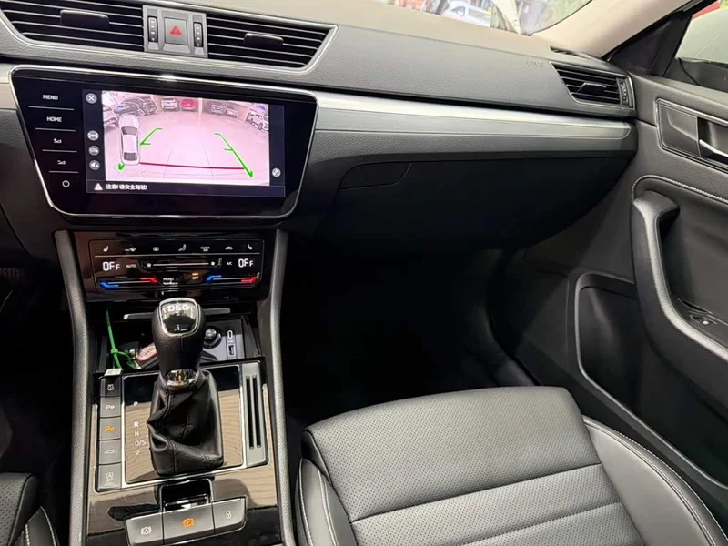 Skoda Superb — фото 12