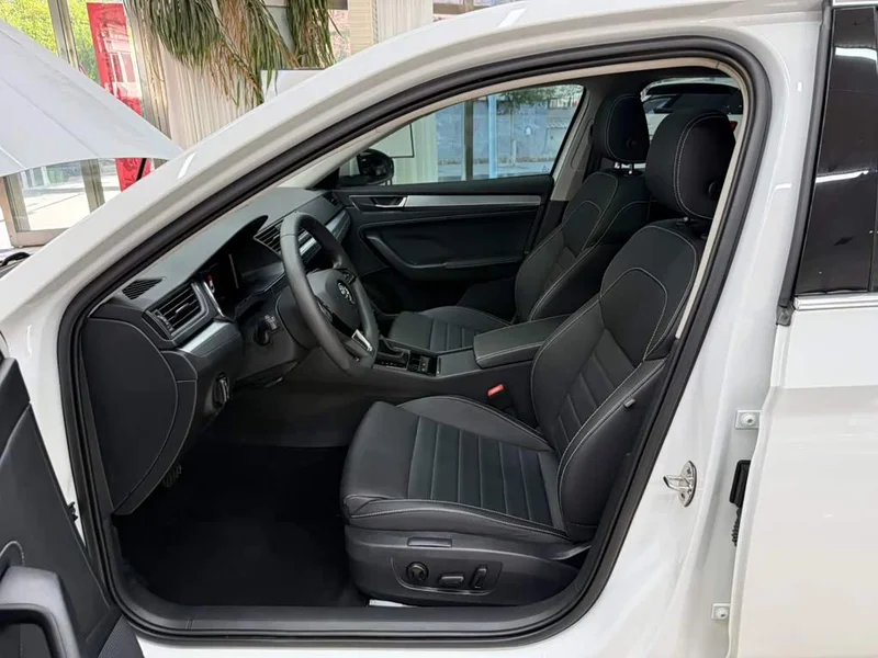 Skoda Superb — фото 16