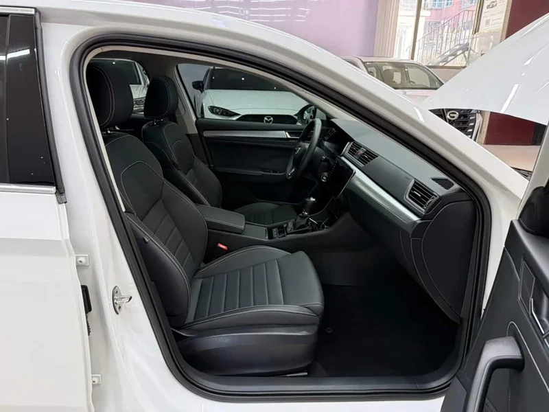 Skoda Superb — фото 21