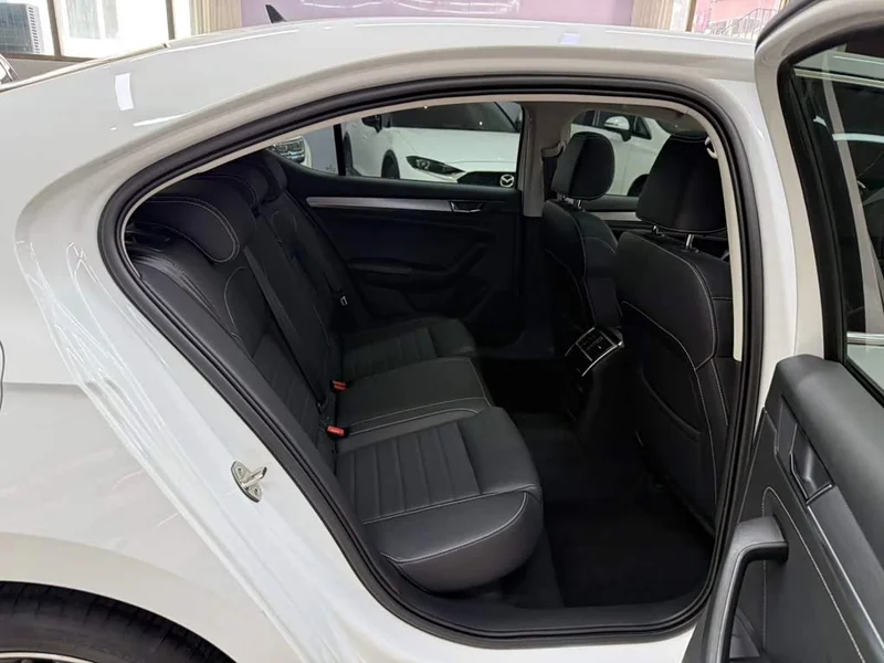 Skoda Superb — фото 22