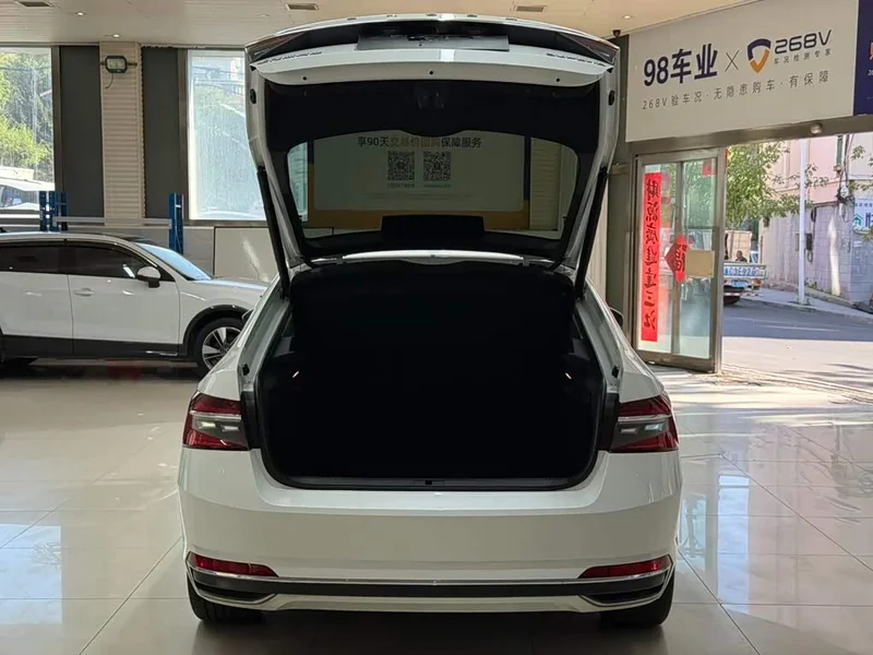 Skoda Superb — фото 24