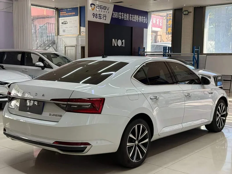 Skoda Superb — фото 4