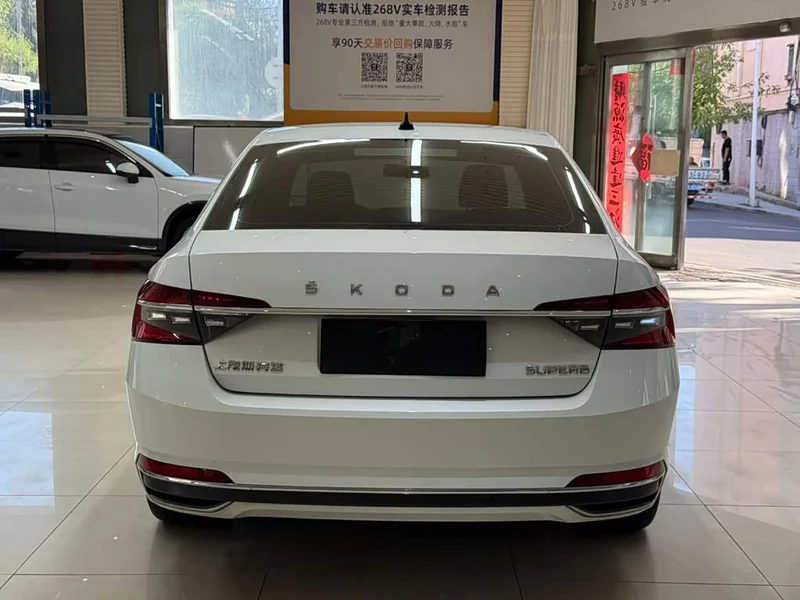 Skoda Superb — фото 5